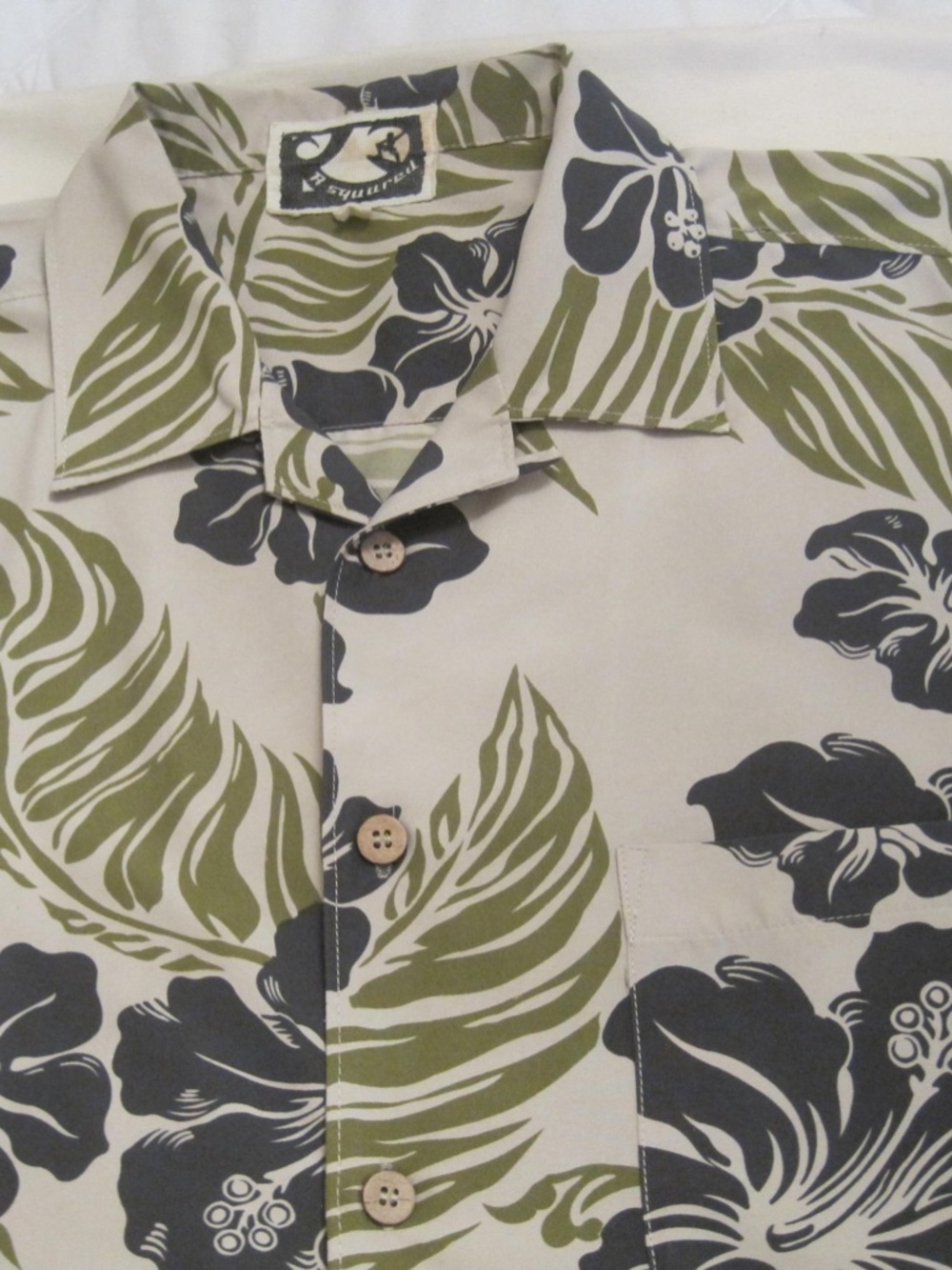 Vintage 90's Hawaiian Short Sleeves Men Shirt. Hibiscus Floral Pattern, Size M